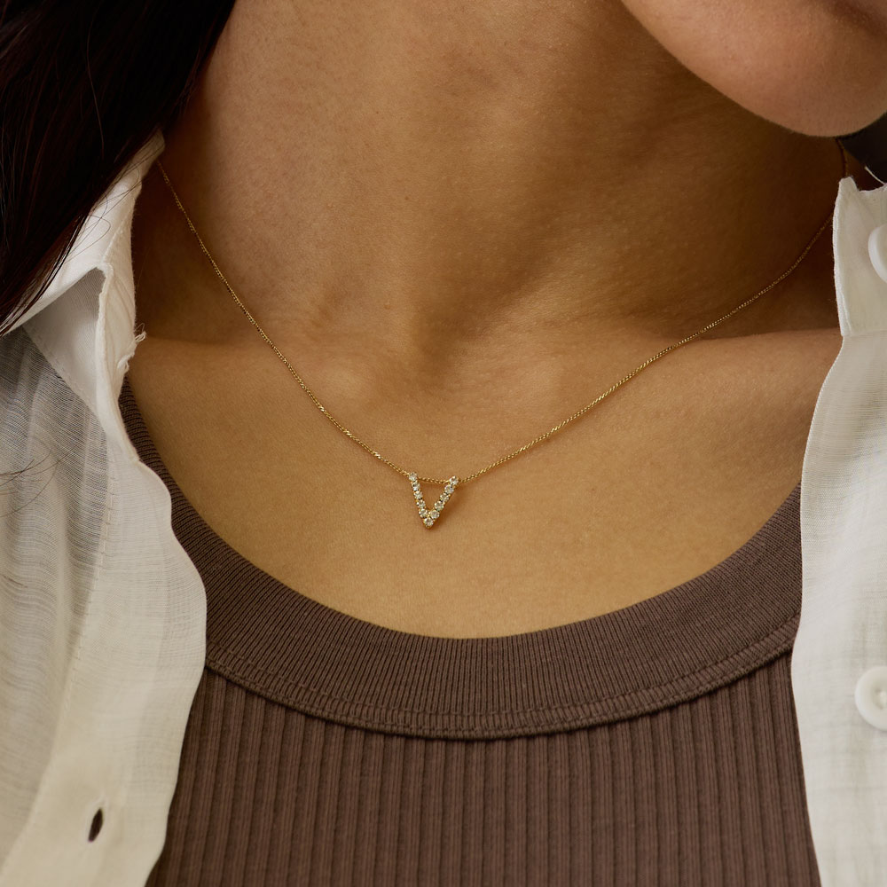 繊細な輝き 立体 V字 ネックレス | ネックレス | 日本製