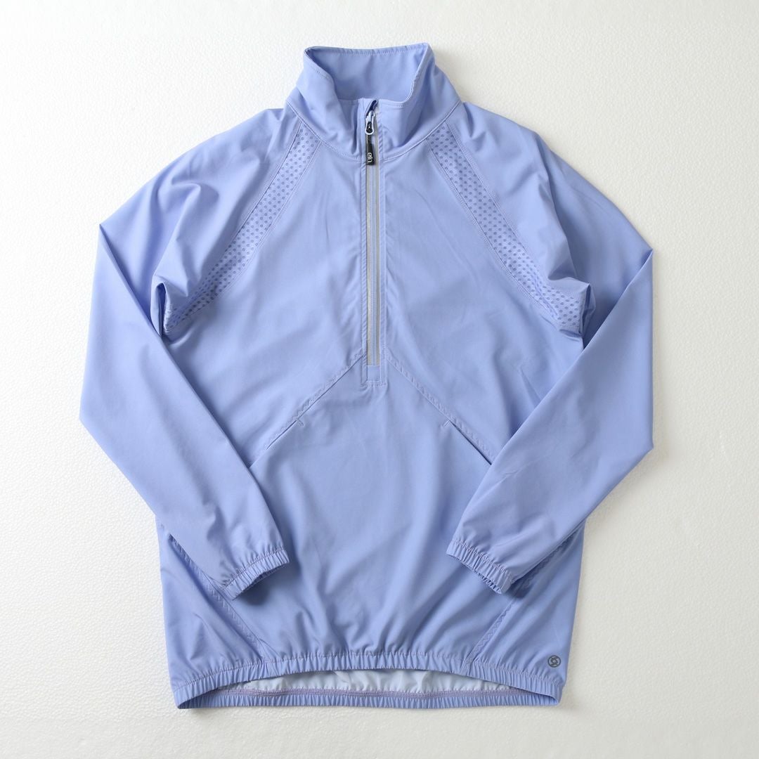 テニスウェアアウターは普段使いもできるお洒落な仕上がり