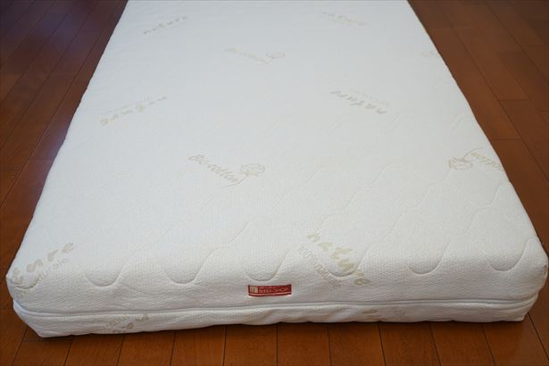 ドルサルのウッドスプリングベッドと天然素材のラテックスマットレスを