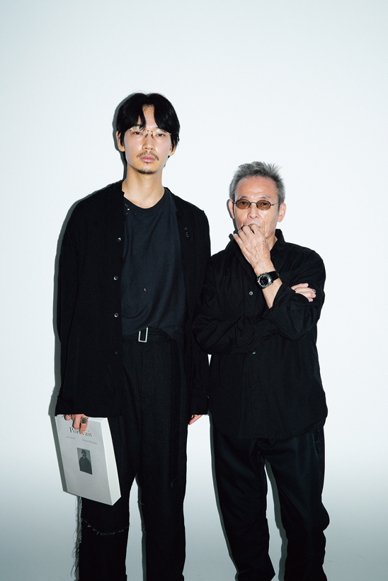 綾野剛】大物写真家との”決闘”の果てにたどりついた場所 | GOETHE