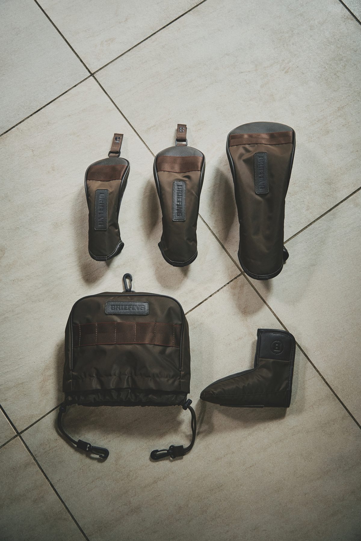 ブリーフィング ゴルフ、新開発レザーの限定キャディバッグ「CR-4