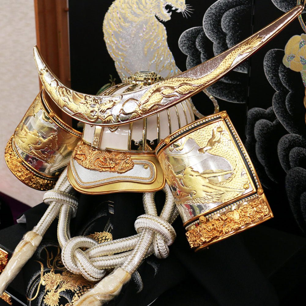 横幅85cm｜着用兜飾り 武将 伊達政宗 白金｜被れる兜飾り｜大きい平