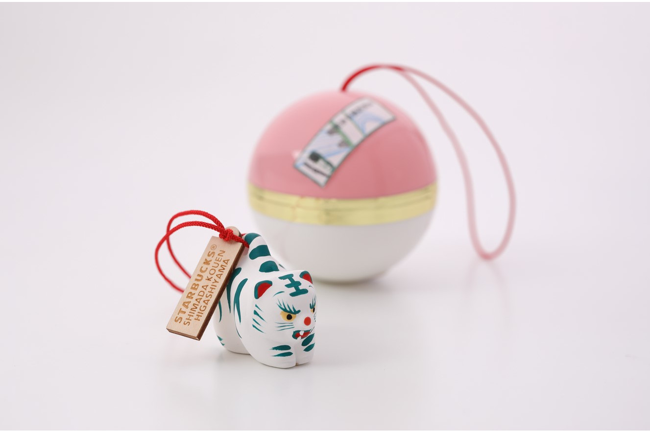 スターバックス、「縁起物チャーム」に2022年の干支「壬寅」が登場