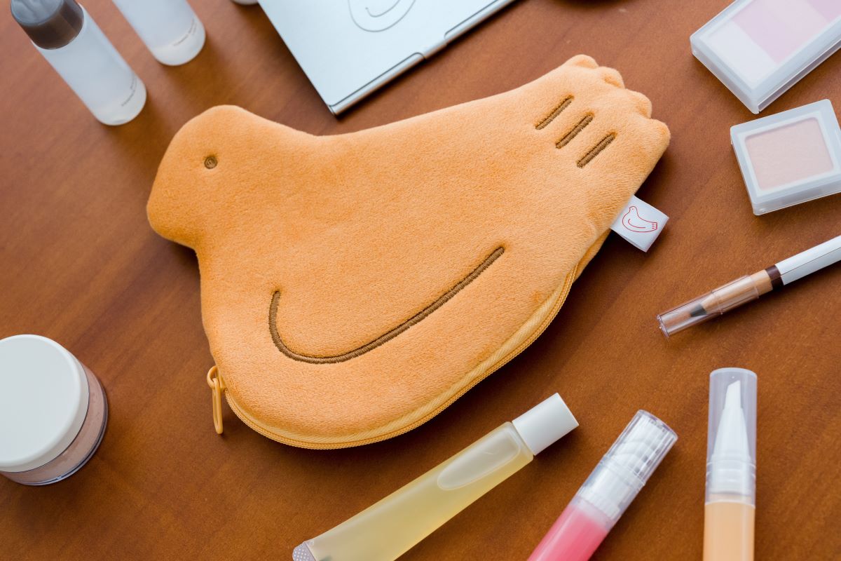 豊島屋「鳩サブローの日」に「鳩ぽっぽーち」「不思議グラス つめたく