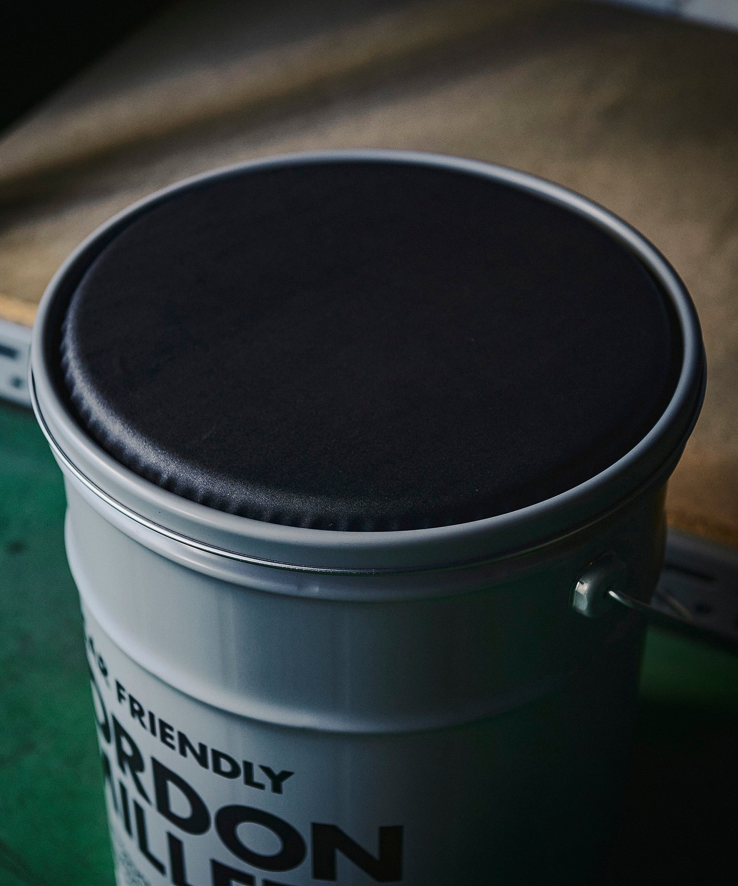 ペール缶 収納型スツール 20L – GORDON MILLER