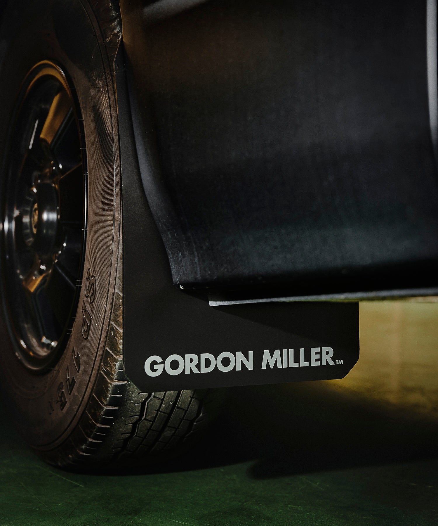 カスタムパーツ マッド フラップ for ハイエース – GORDON MILLER