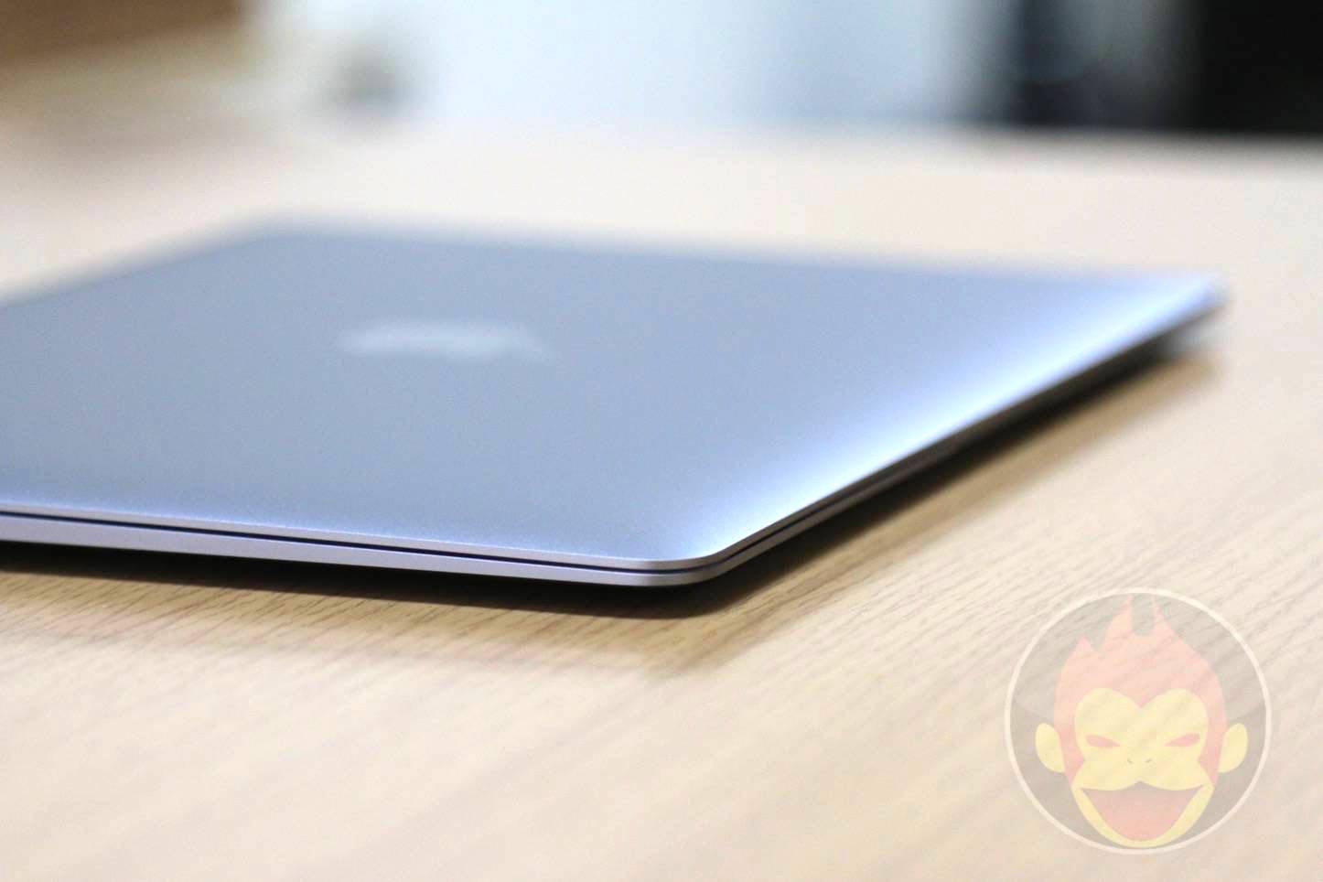 レビュー】薄くて美しい！12インチ型MacBookのスペースグレイモデルを