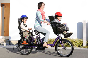 アシスト走行可能距離の表示機能を採用した 幼児2人同乗基準適合の電動