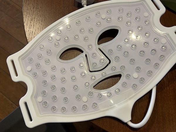 海外セレブも愛用「カレントボディ」LED4イン1マスクを使ってみた