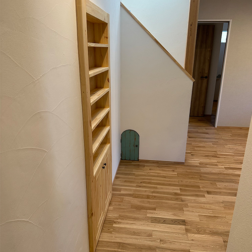 小人用の扉🚪＆隠し扉🚪のその後— 輸入住宅のグリーンアンドハウス