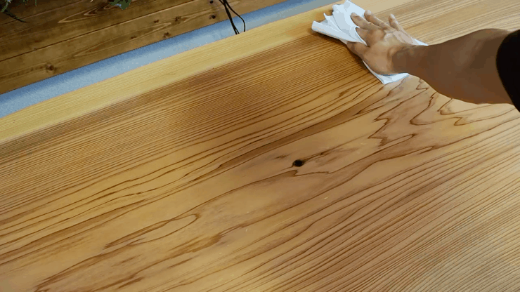 蜜蝋ワックス】無垢材に自然な風合いでコーティング。PCデスク天板を