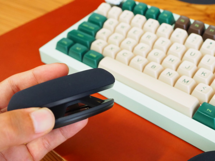 HOVER レビュー】柔軟なタイピングを実現する磁気浮上式パームレスト