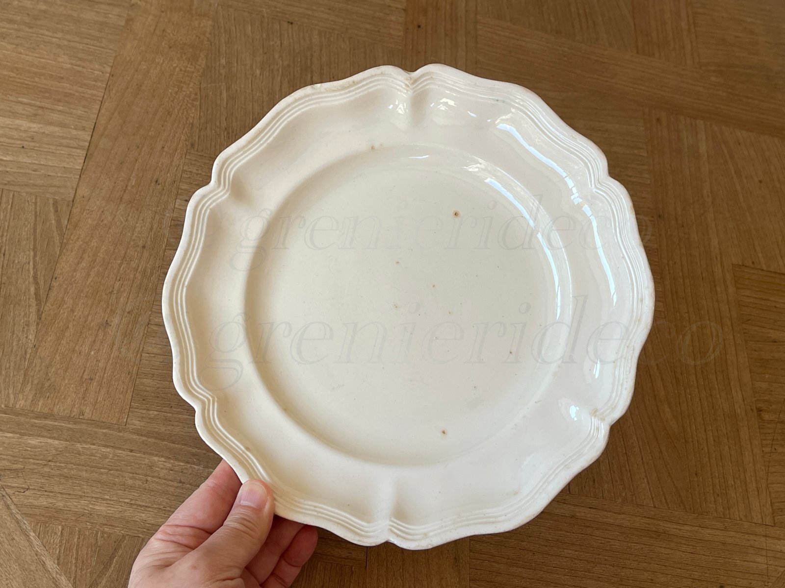 18世紀 白いファイアンスフィーヌ プレーン 花リム プレート #1