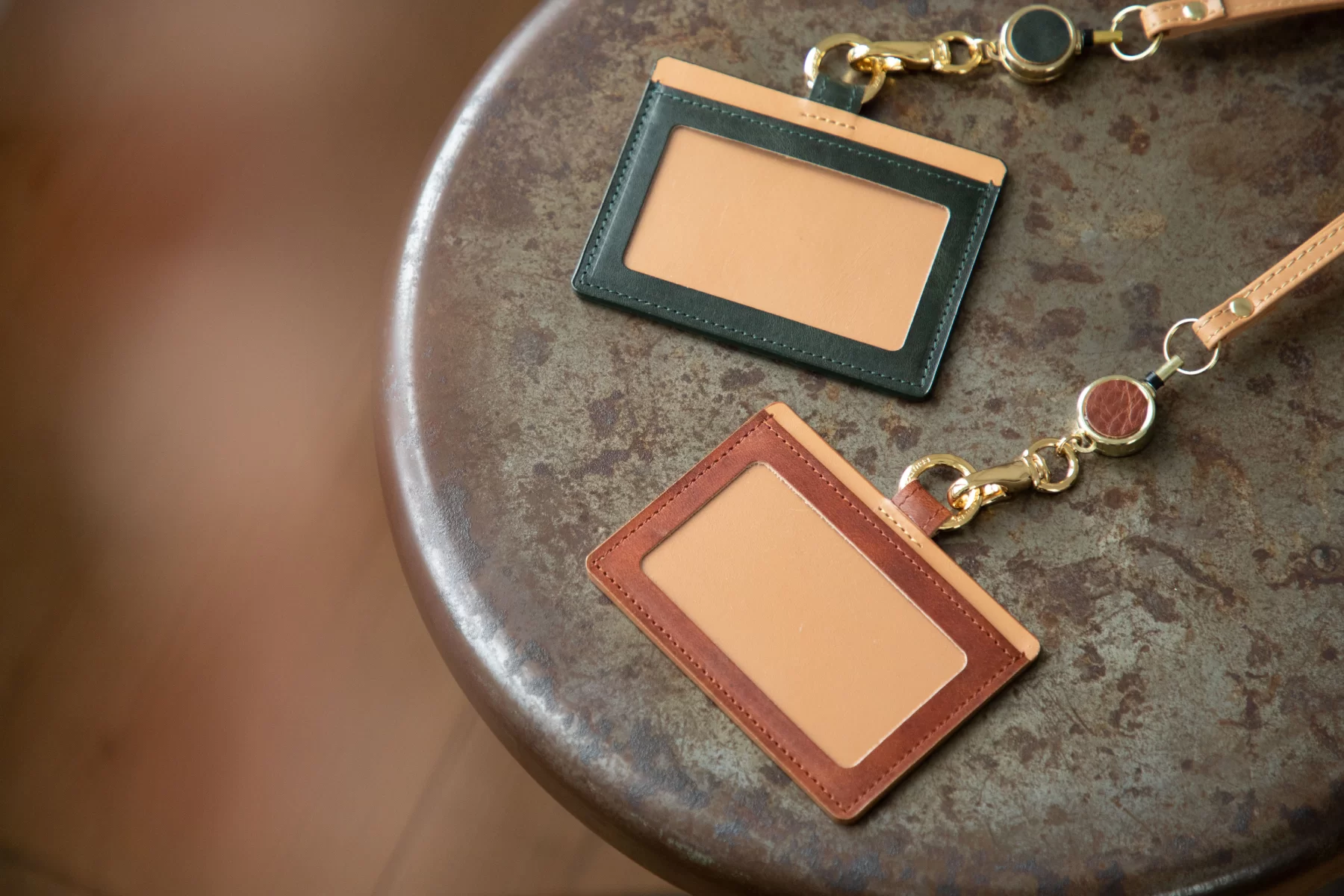 社員証ケース・IDケース｜本革製の高級記念品で士気と一体感アップ