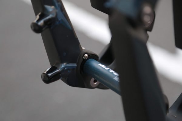 ヤバいサスペンションが入荷しました。マルチリンク式サスペンション