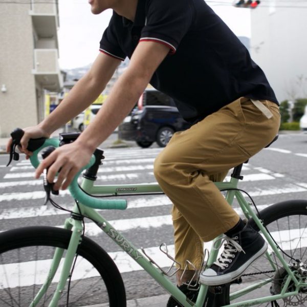 一本持っておきたいバイクパンツ、フレッドペリーとのコラボの