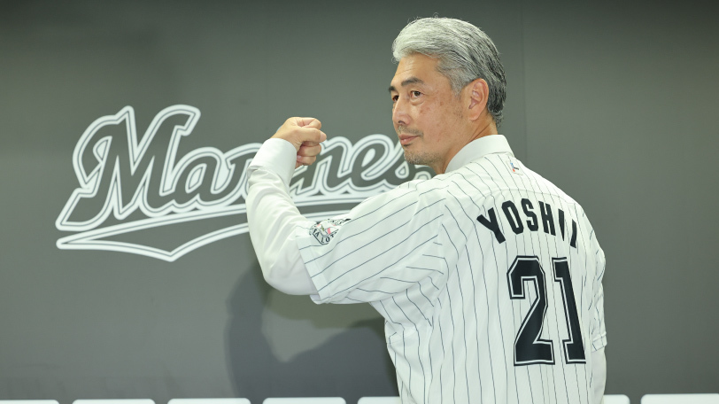 ロッテ吉井理人新監督が背番号21をお披露目「一回私がつけて将来、期待