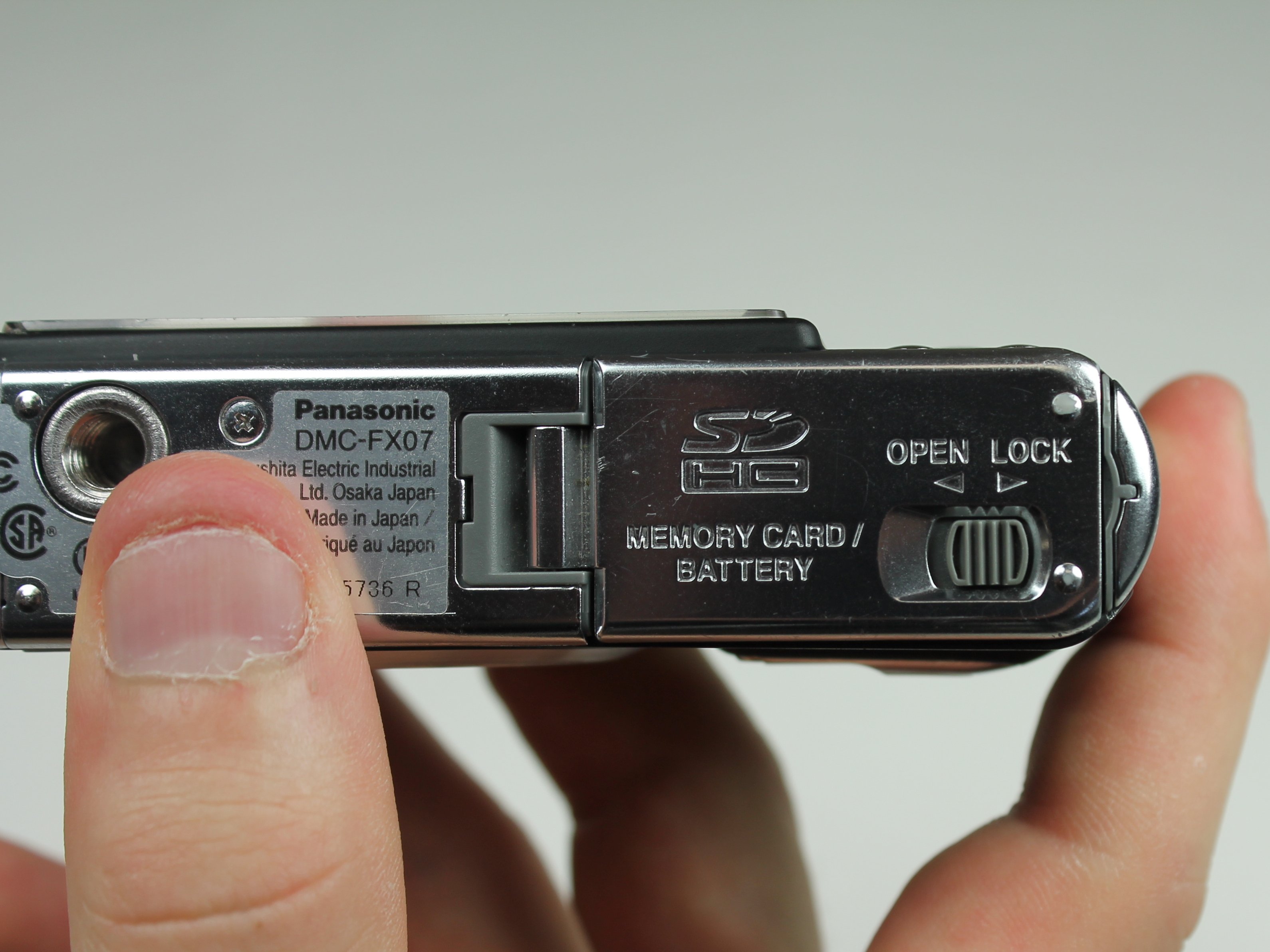 Panasonic Lumix DMC-FX07 Battery Replacement - iFixit Repair Guide