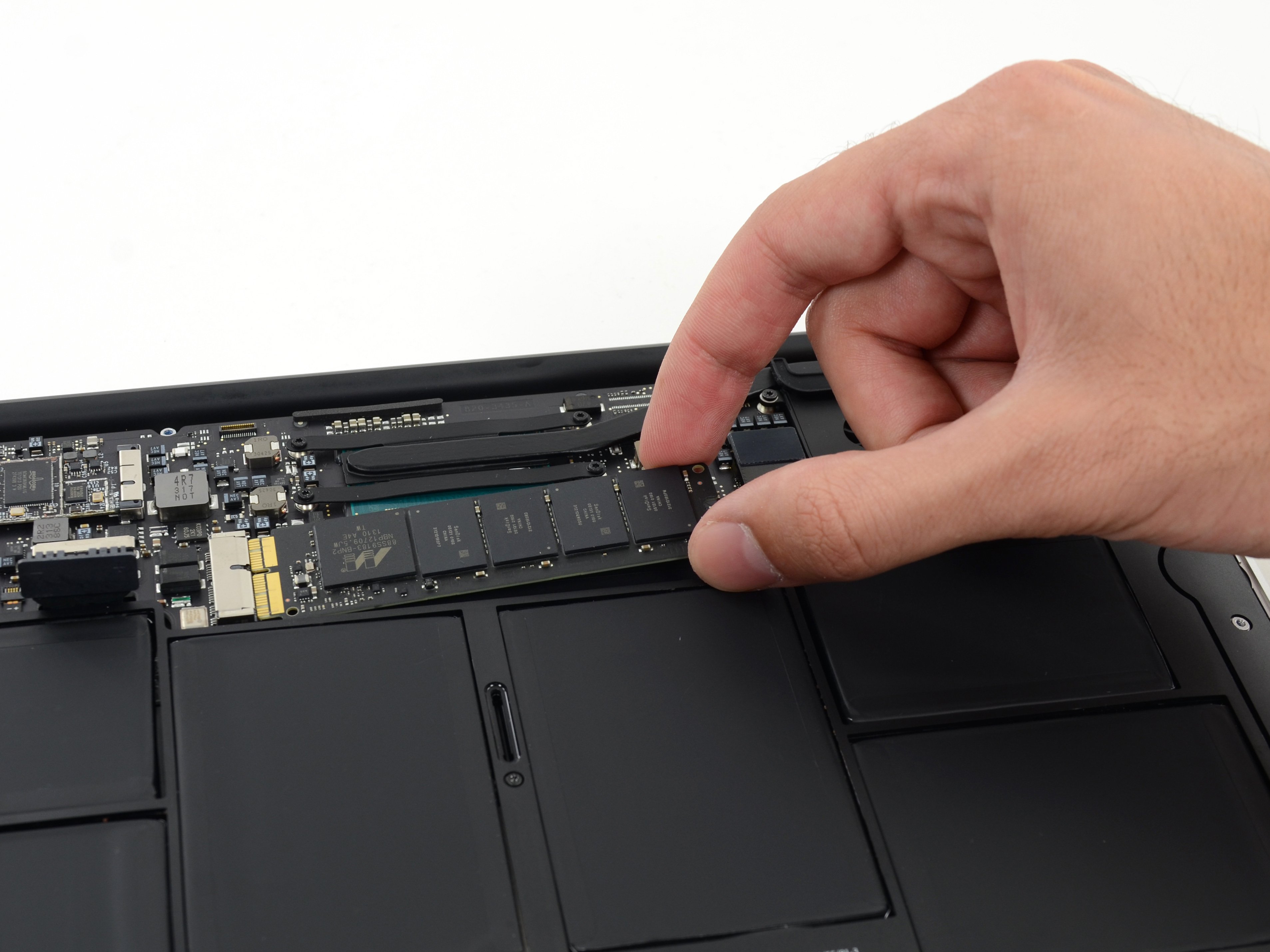 MacBook Air 11インチMid 2013 SSDの交換 - iFixit 修理ガイド