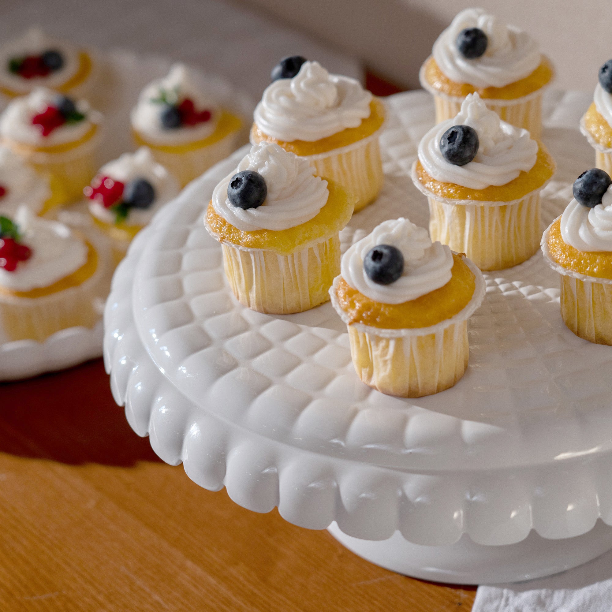 CAKE STAND WITH DOME 