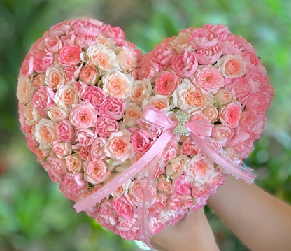 ハートのフラワーアレンジメント【満足度No.1 豪華ギフトなら】 – Aoi