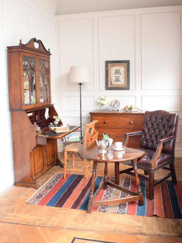 英国輸入のナチュラルなアンティーク椅子、聖書ボックス付きのチャーチ