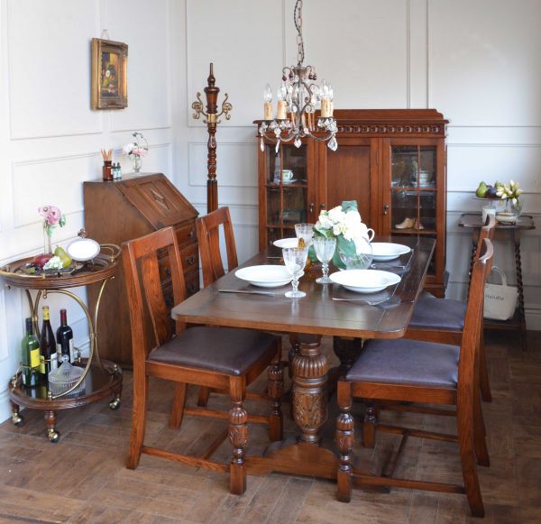 イタリアのアンティーク調家具、キラッと輝くキャスター付きのワゴン