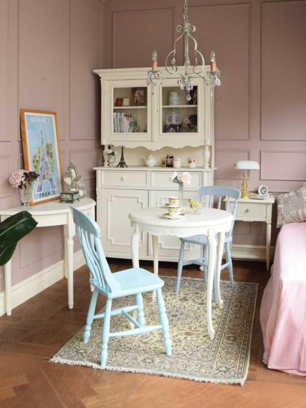 フランスアンティーク調のコンソールテーブル、シャビーシックな白い