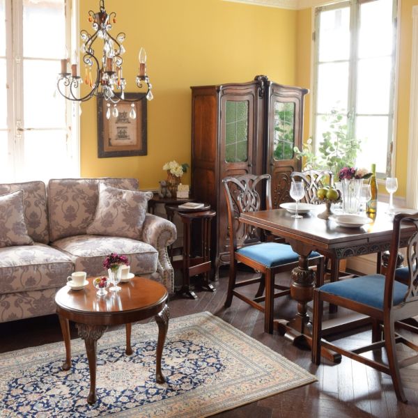 ヨーロッパ調のおしゃれなソファ、エレガントなお花柄の3人掛けソファ