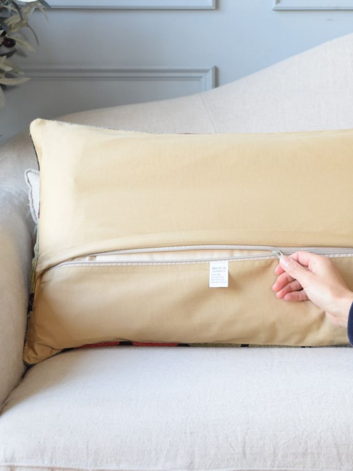 オールドキリムのおしゃれなクッションカバー、フェターモチーフの