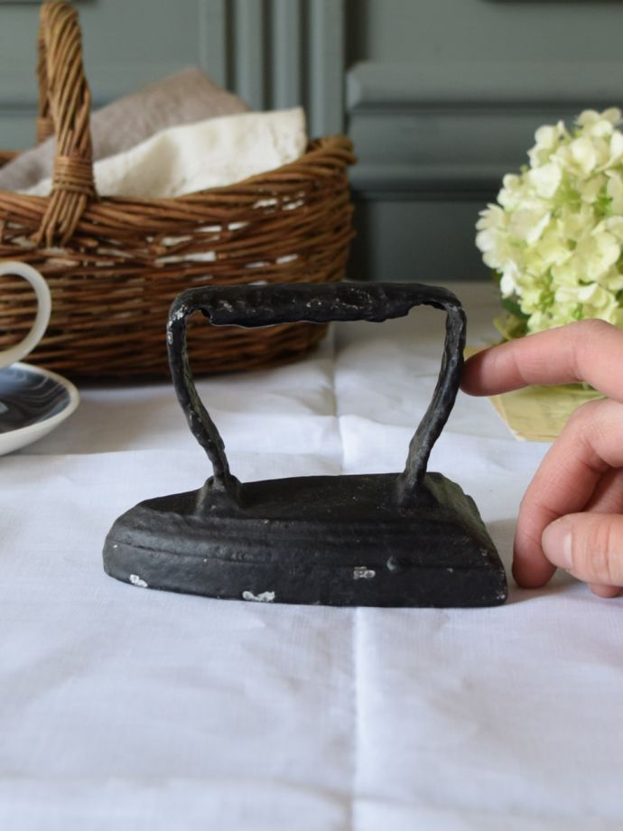 アンティークのおしゃれなアイアンコテ型アイロン、イギリスの鉄製