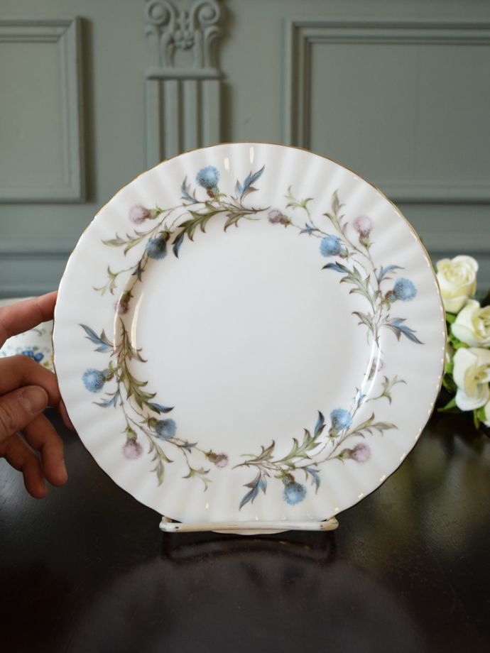 ロイヤルアルバート社のあざみ柄(ブリガドゥーンBRIGADOON)シリーズの