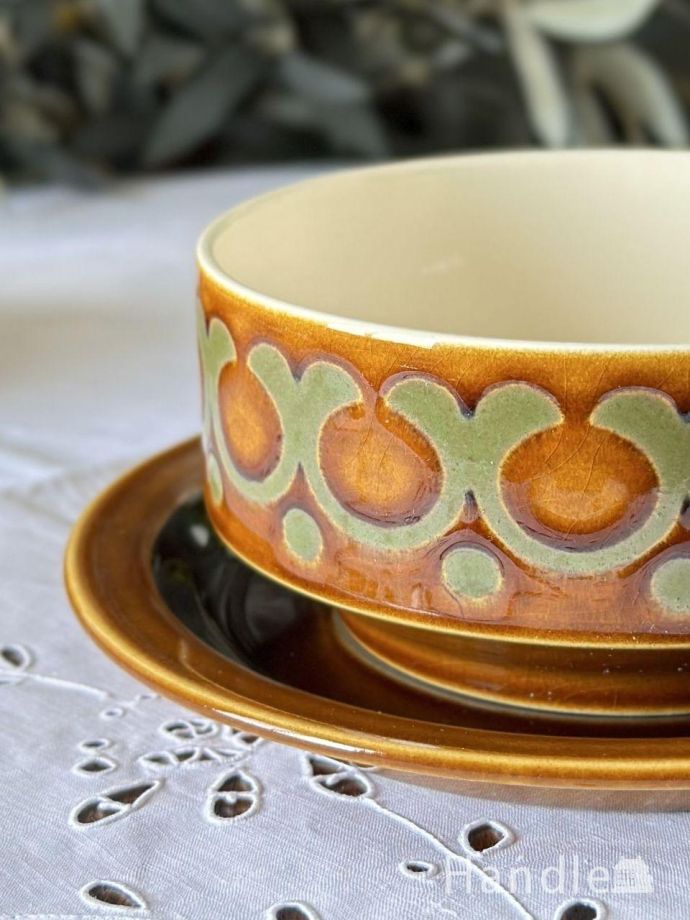 ホーンジー社のアンティーク食器、「Bronte」ブロンテシリーズの