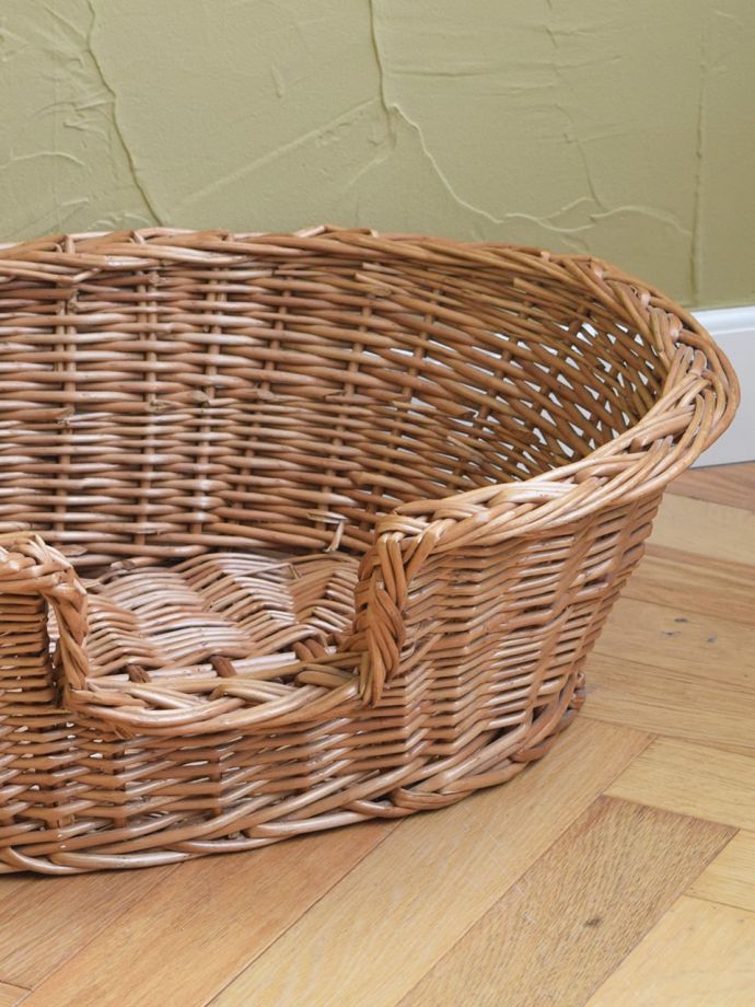 イギリスから届いた大きなサイズのバスケット、アンティークのドッグ