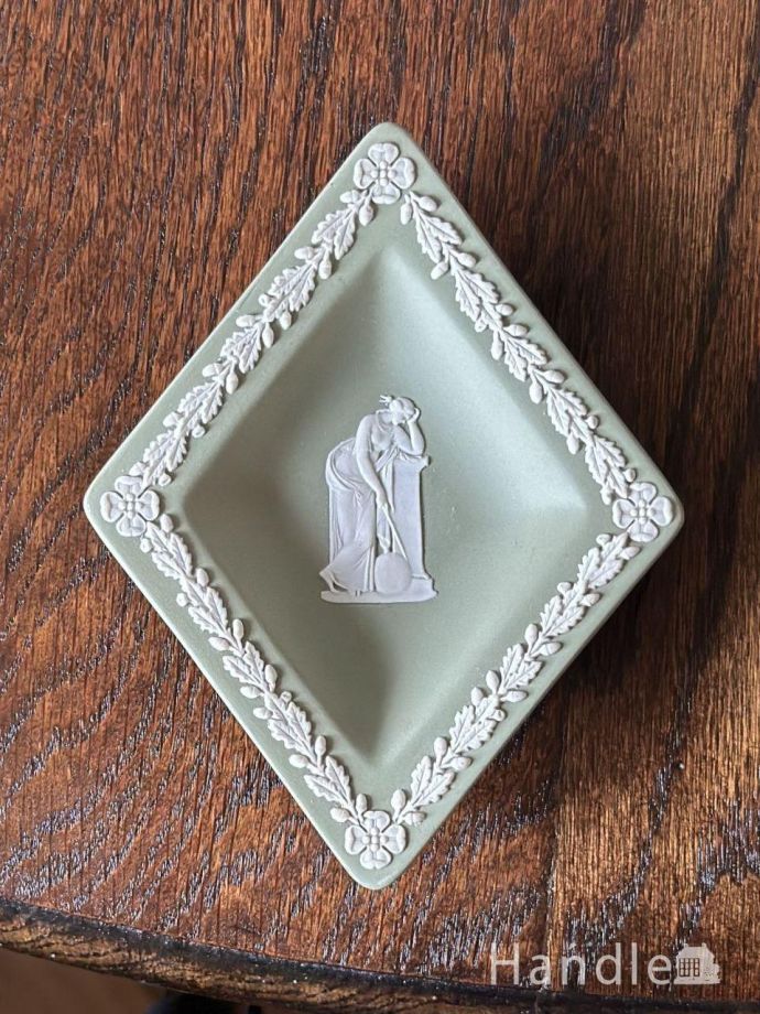 英国アンティークのウェッジウッド、セージグリーンのジャスパーウェア