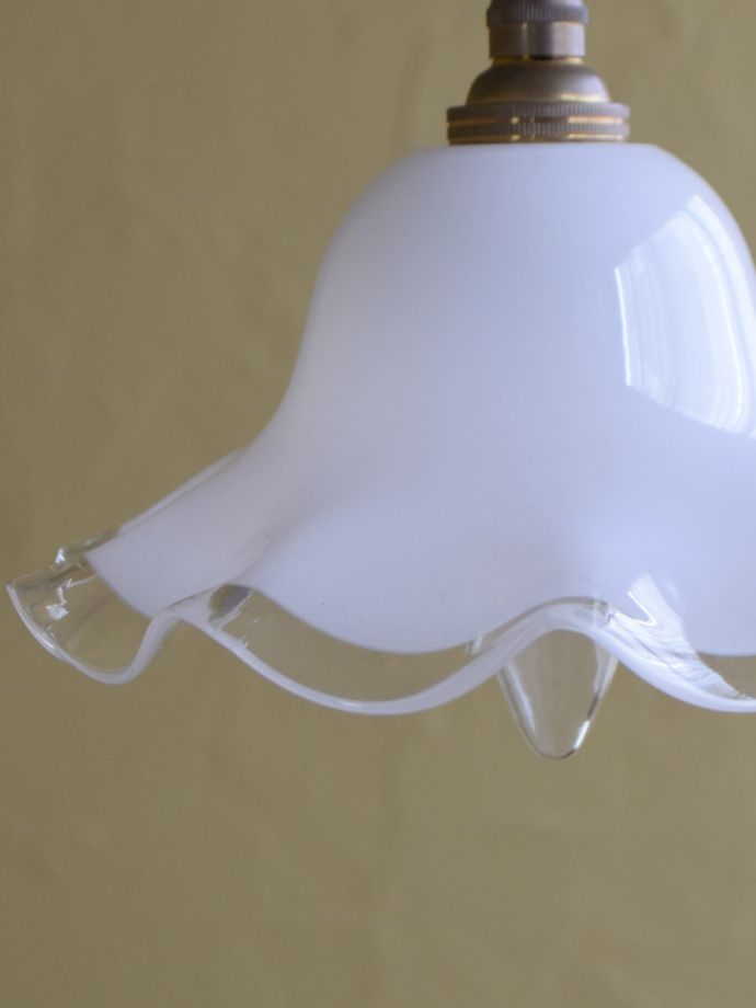 フレンチミルク色のガラスシェード、アンティークの白いペンダント