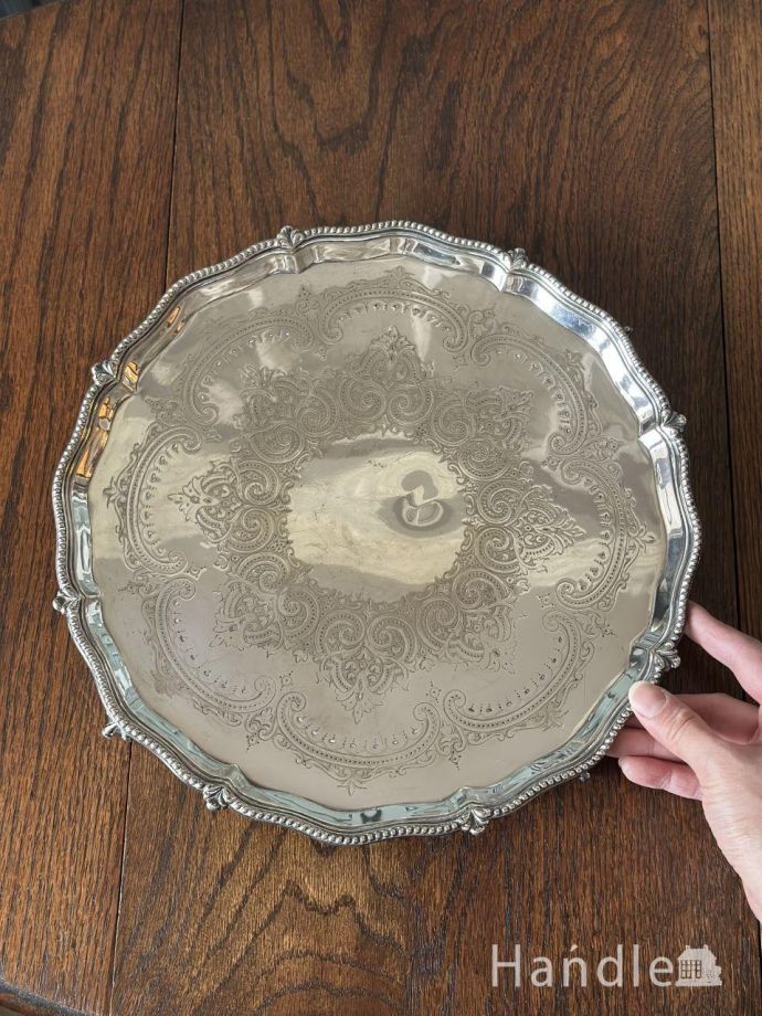 英国アンティークのおしゃれなサルヴァ、猫足がついたシルバープレート