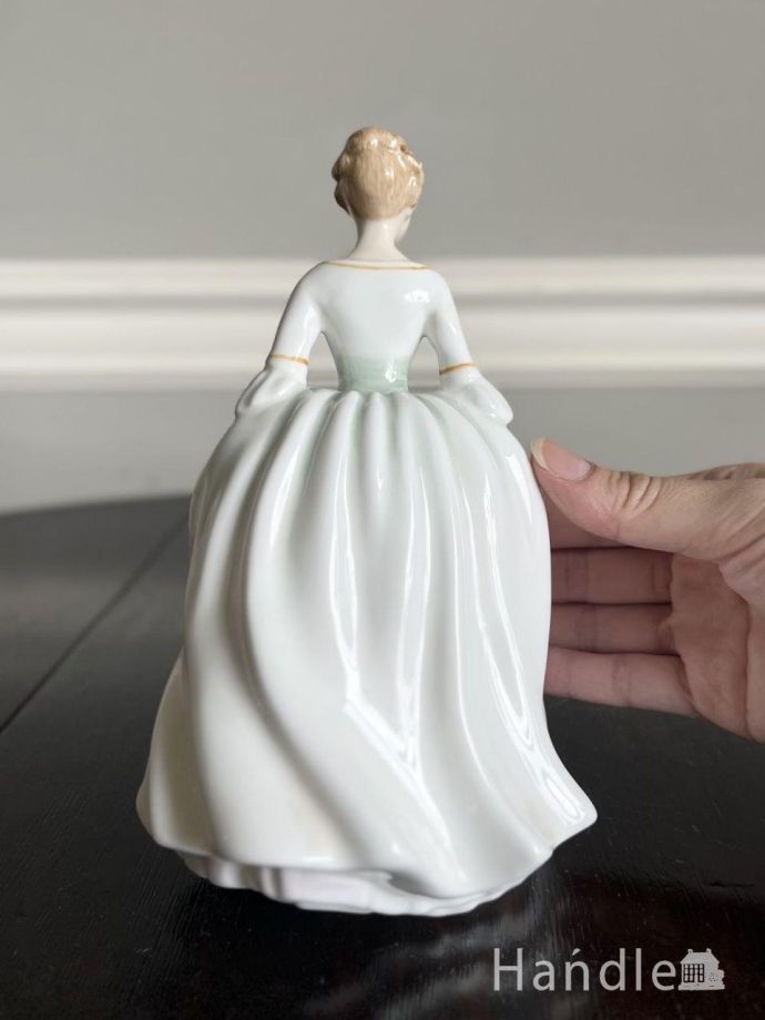 ロイヤルドルトン社のアンティークフィギュリン、ALISON（Peggy Davies