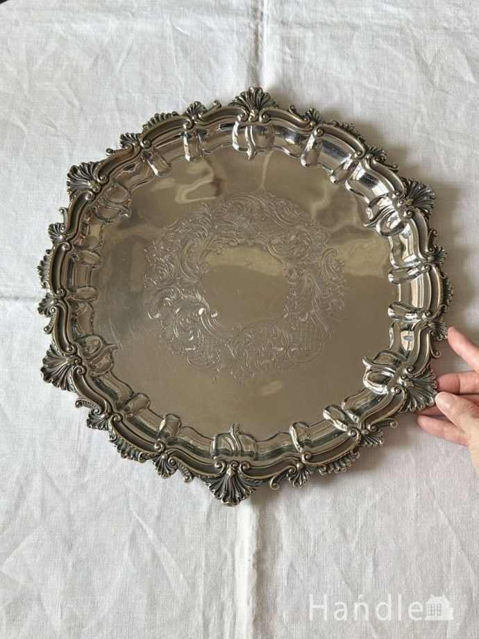 英国から届いた美しいアンティークのトレイ、シェルのモチーフが美しい