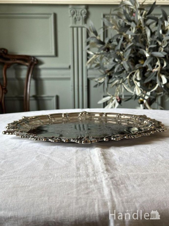 英国から届いた美しいアンティークのトレイ、シェルのモチーフが美しい