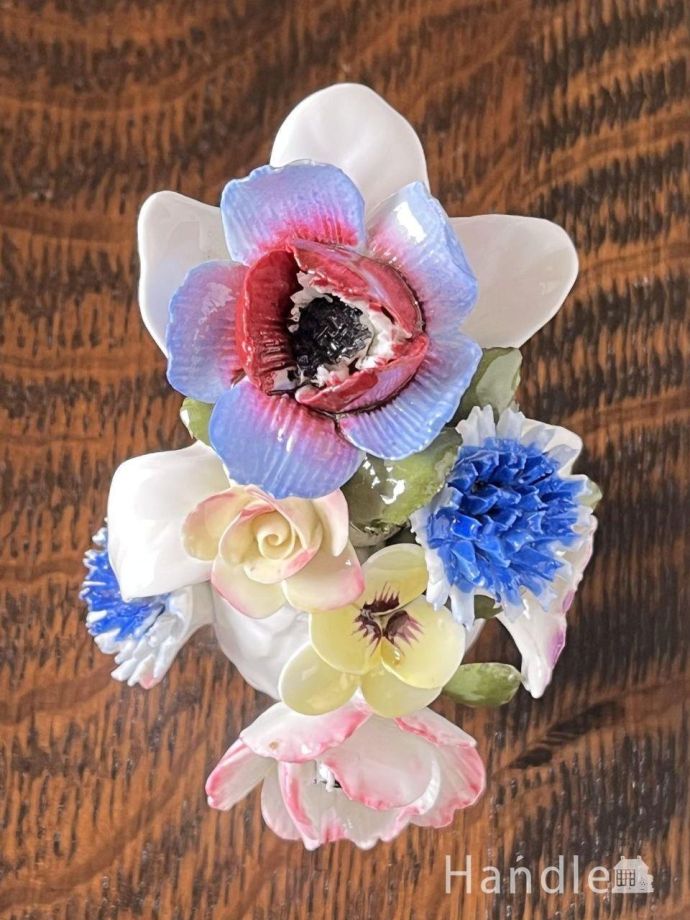 ロイヤルドルトン社のアンティーク陶花、ボーンチャイナの卓上花(m