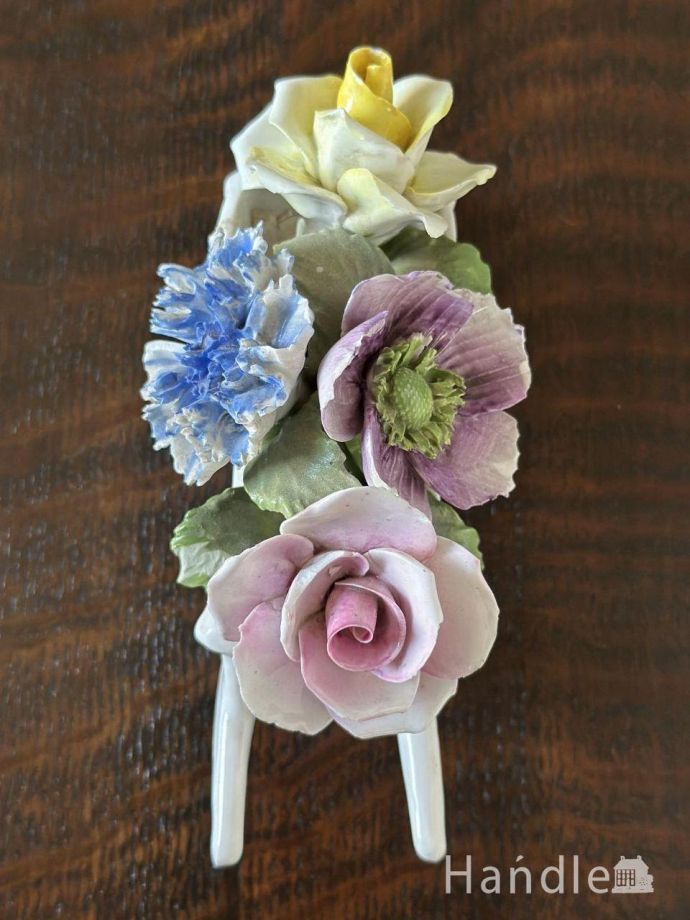 ラドナー（Radnor）窯の美しいフラワーバスケット、手押し車に入った