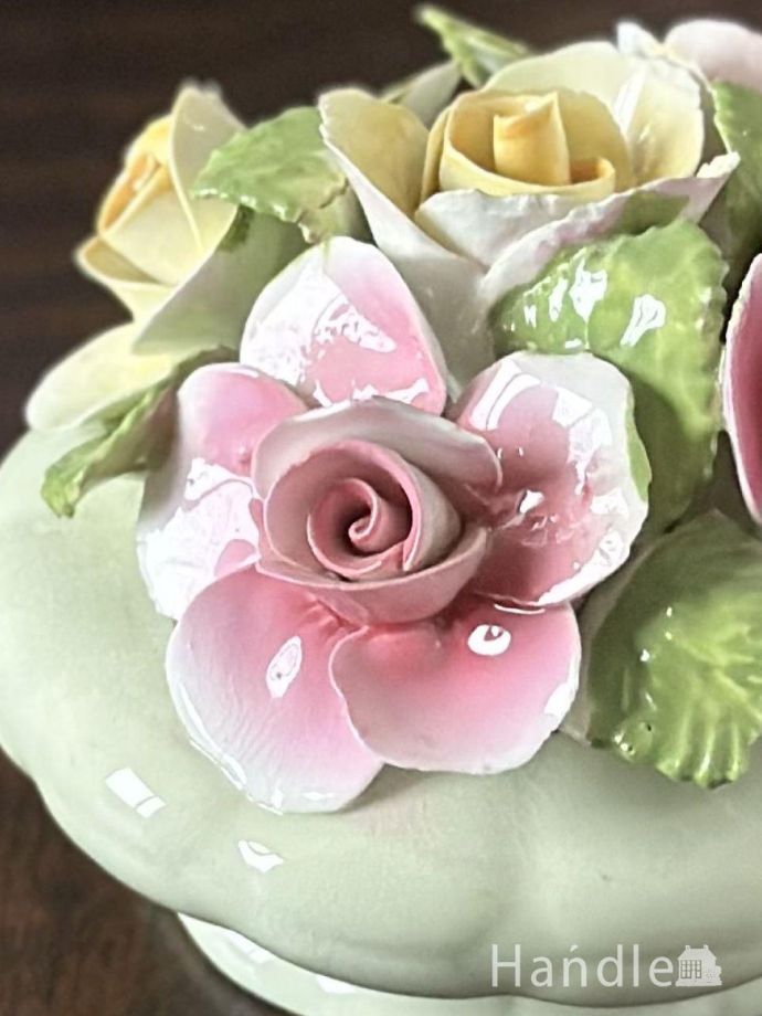 美しいバラの花のアンティーク陶磁器のお花、イギリスから届いた