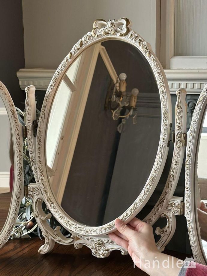 大きなリボンが可愛いアンティークのミラー、フランスから届いた白い