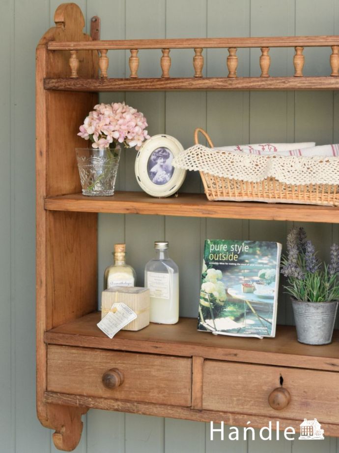 イギリスから届いたおしゃれな飾り棚、パイン材のアンティークウォール