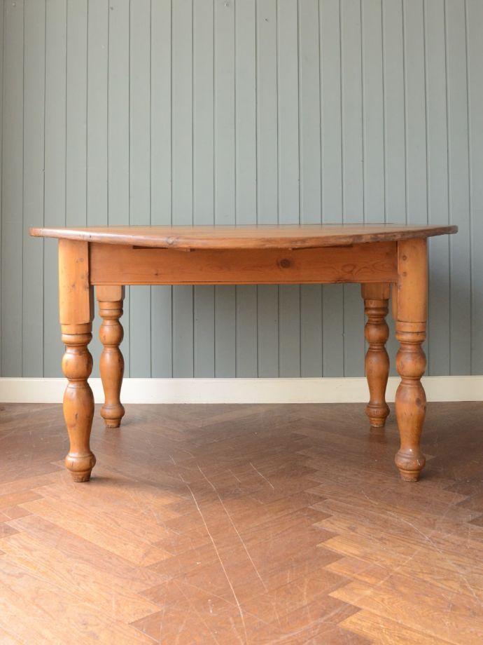 英国アンティークの丸いテーブル、オールドパインのバタフライテーブル