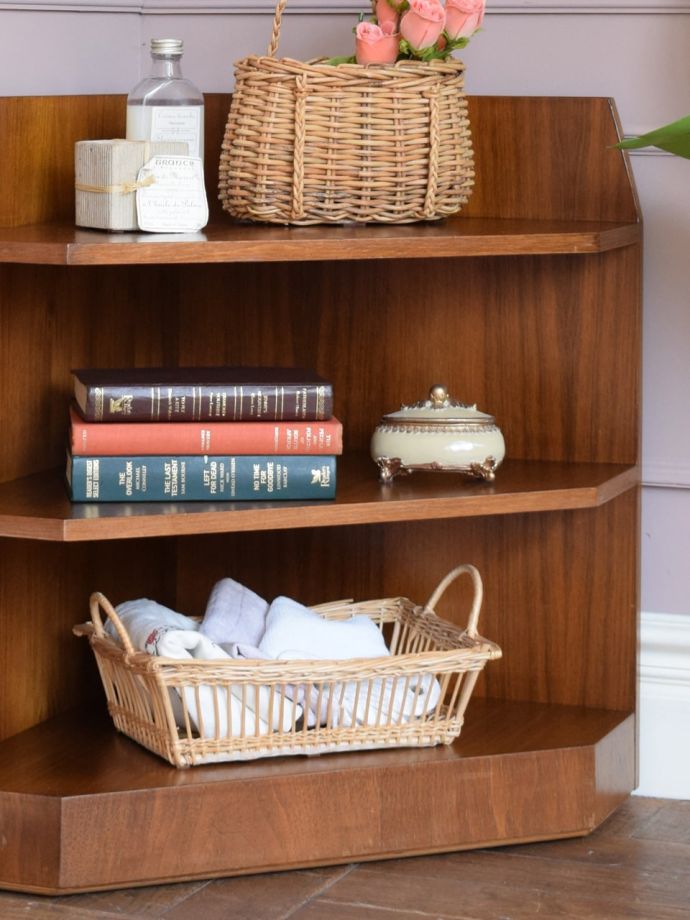 おしゃれなビンテージのコーナーシェルフ、ミッドセンチュリーの