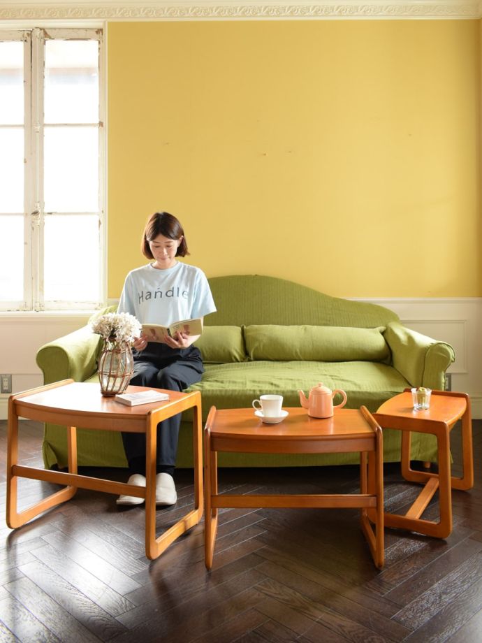 ミッドセンチュリーのおしゃれで便利なテーブル、北欧デザインの