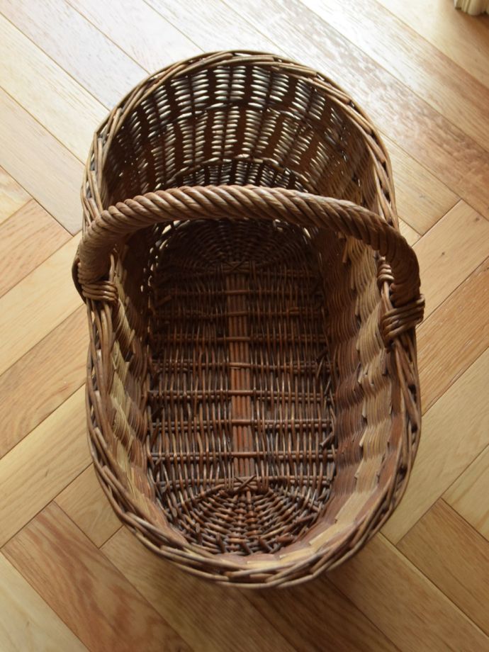 アンティークのおしゃれなバスケット、シングルハンドルの大きなかご(d
