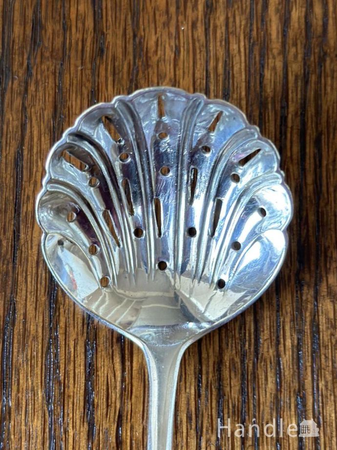 英国から届いたアンティークのスプーン、貝殻の形が美しいシルバーの